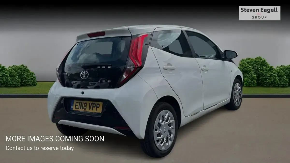 Used Toyota Aygo X-play 71 HP (52 kW) 2018 White Hatchback