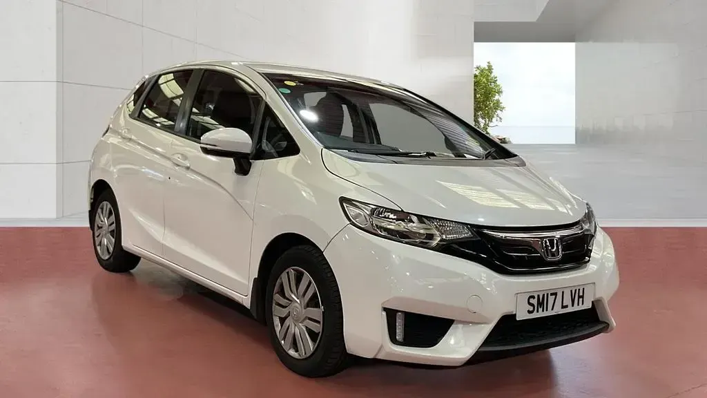 Used Honda Jazz S 102 HP (75 kW) 2017 White Hatchback