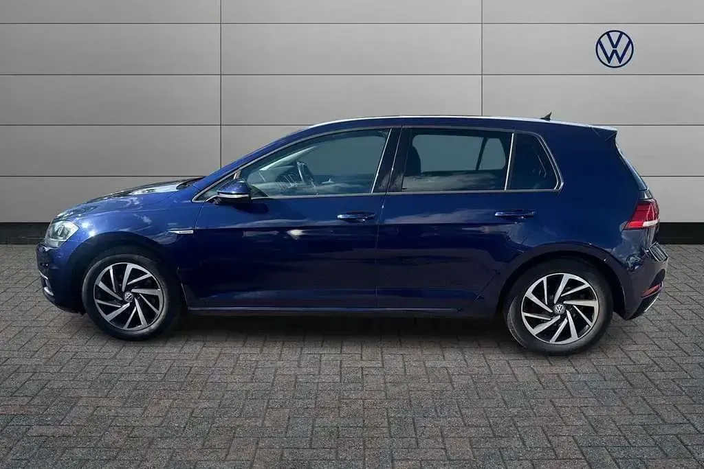 Used VW Golf VII Match 130 HP (95 kW) 2019 Blue Hatchback