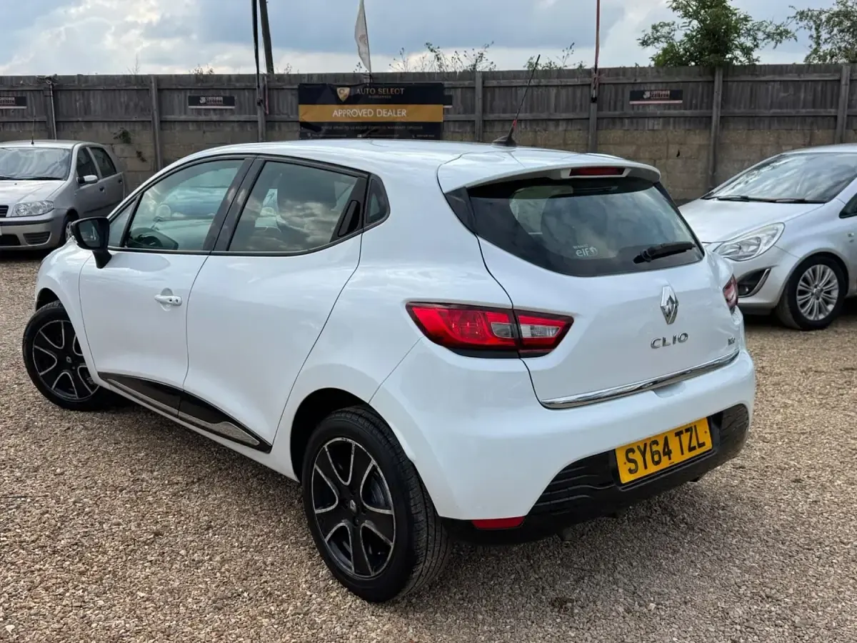Usado Renault Clio IV Dynamique 90 HP (66 kW) 2014 Branco Citadino