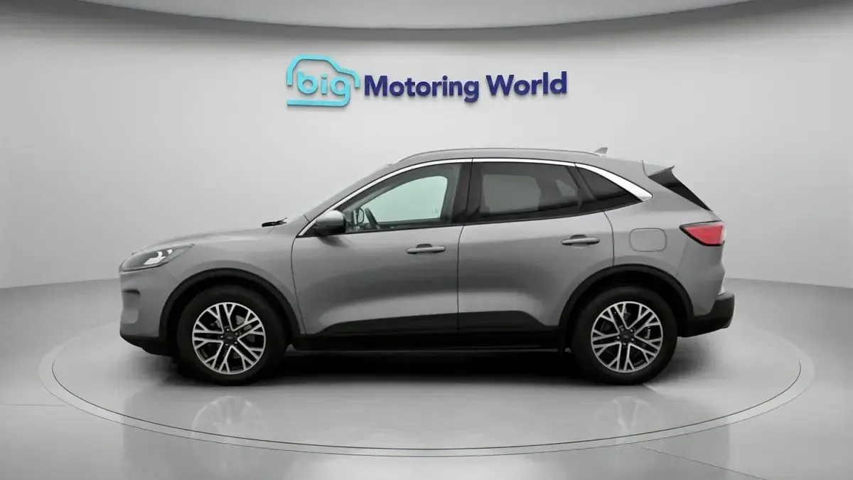 Used Ford Kuga Titanium 150 HP (110 kW) 2022 Silver SUV