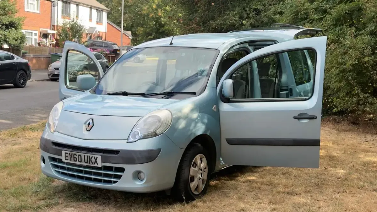Used Renault Kangoo Expression 106 HP (77 kW) 2010 Blue MPV