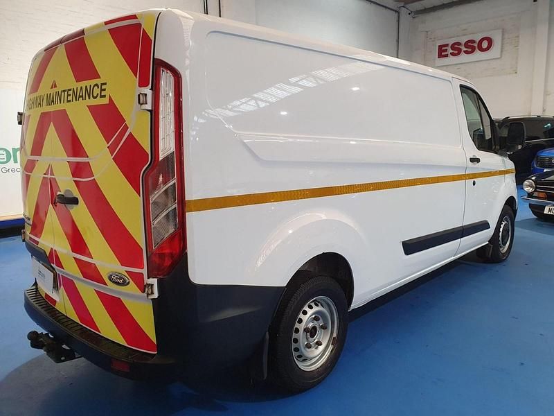 Used Ford Transit Custom 105 HP (77 kW) 2018 White Van