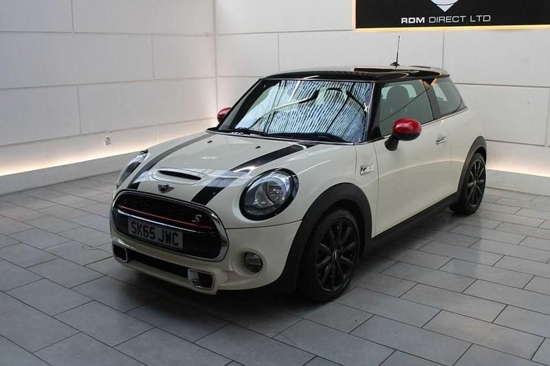 Używany Mini Cooper S Hatch 192 KM (141 kW) 2015 Biały Hatchback