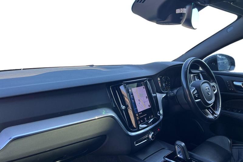 Used Volvo V60 R-Design 197 HP (144 kW) 2021 Onyx black Estate