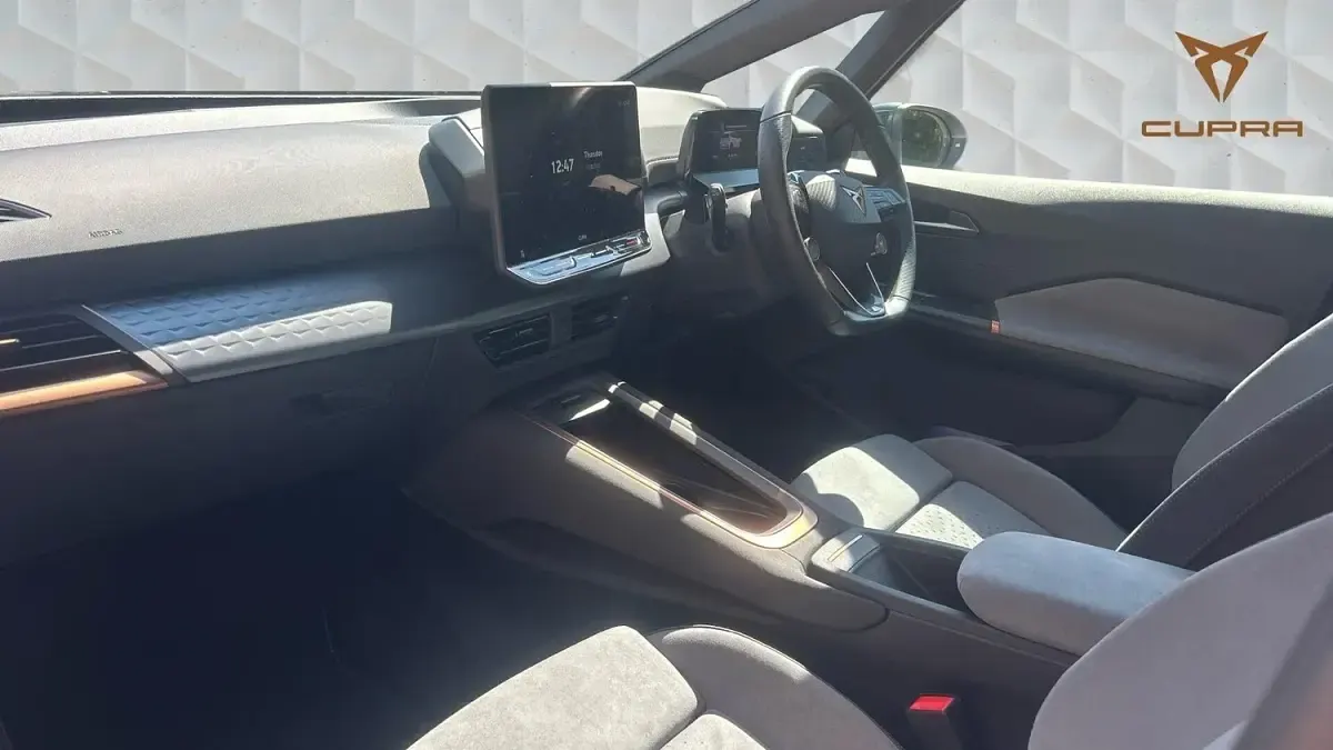Used Cupra Born e-Boost 169 kW (231 HP) 2025 White Hatchback