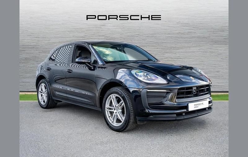 Used Porsche Macan 261 HP (191 kW) 2022 Black SUV