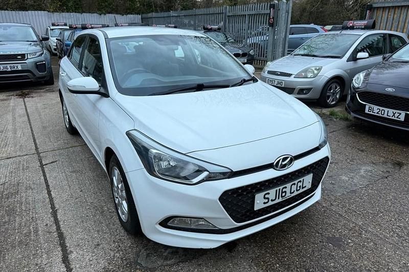 White Used 2016 Hyundai i20 SE Hatchback | £5,695 (Fair price) - Image 1/1