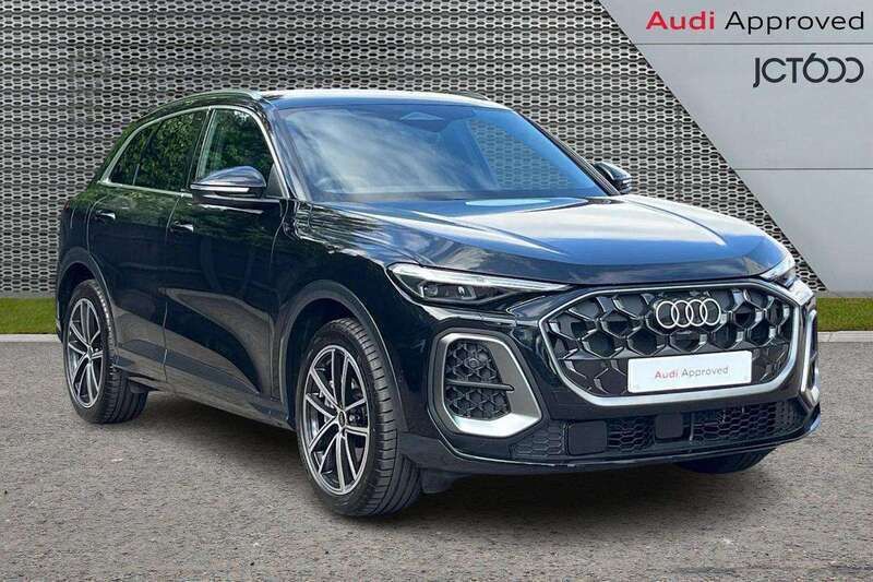 Black Used 2025 Audi Q5 Advanced SUV | £55,375 (Expensive) - Image 1/4