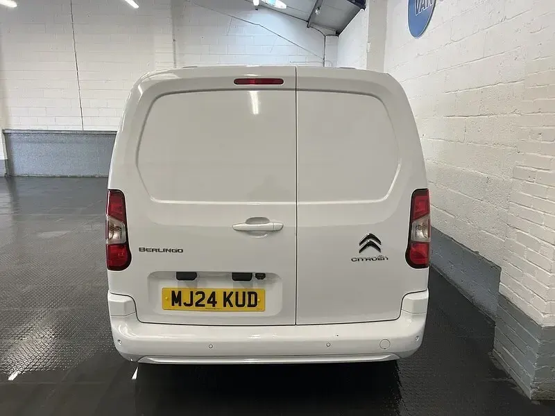 Used Citroën Berlingo 130 HP (95 kW) 2024 White MPV