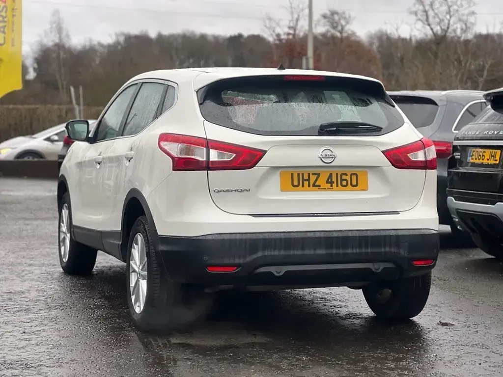 Used Nissan Qashqai Acenta 115 HP (84 kW) 2016 White SUV