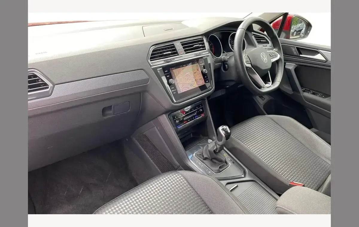 Used VW Tiguan Active 150 HP (110 kW) 2022 Red SUV