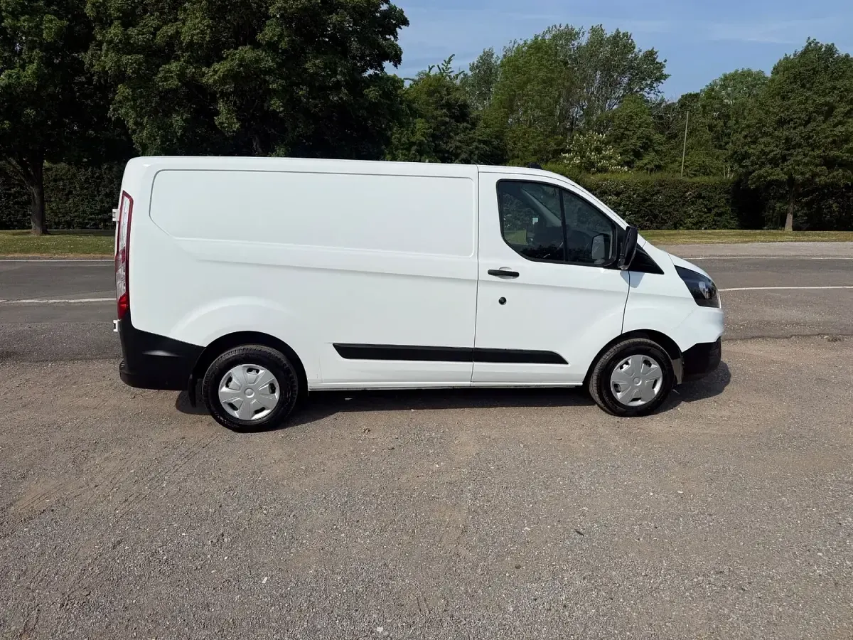 Used Ford Transit Custom 105 HP (77 kW) 2021 White Van
