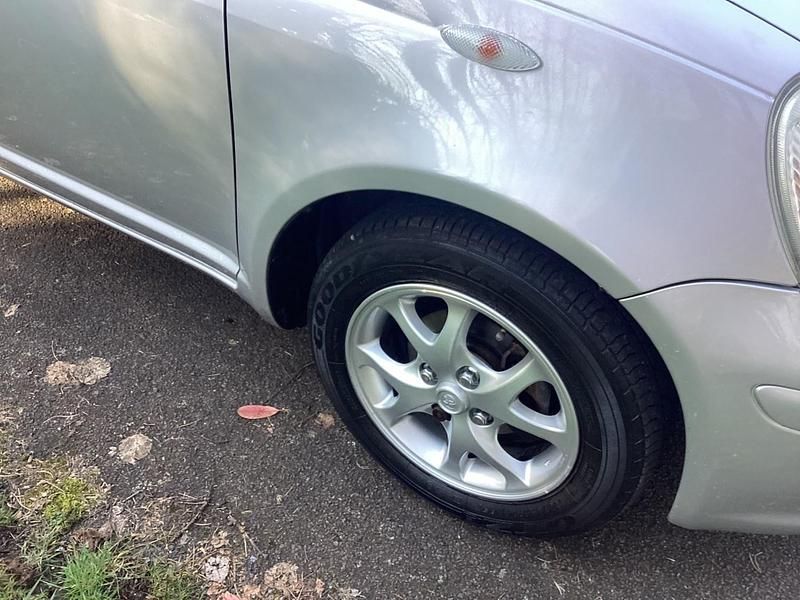 Used Toyota Yaris 2005 Silver Hatchback