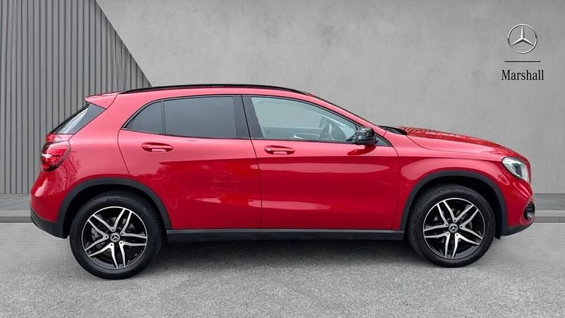Used Mercedes GLA180 Urban 122 HP (89 kW) 2019 Red SUV
