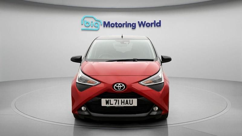 Used Toyota Aygo X-clusiv 72 HP (52 kW) 2021 Red Hatchback