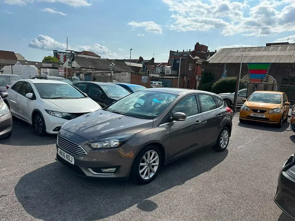 Used Ford Focus Titanium 2016 Brown Hatchback