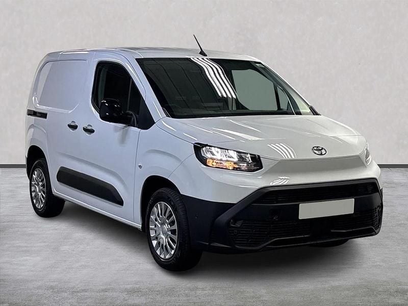 White New 2025 Toyota Proace Van | £18,990 (Good price) - Image 1/4