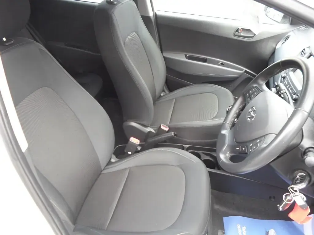 Used Hyundai i10 2019 White Hatchback