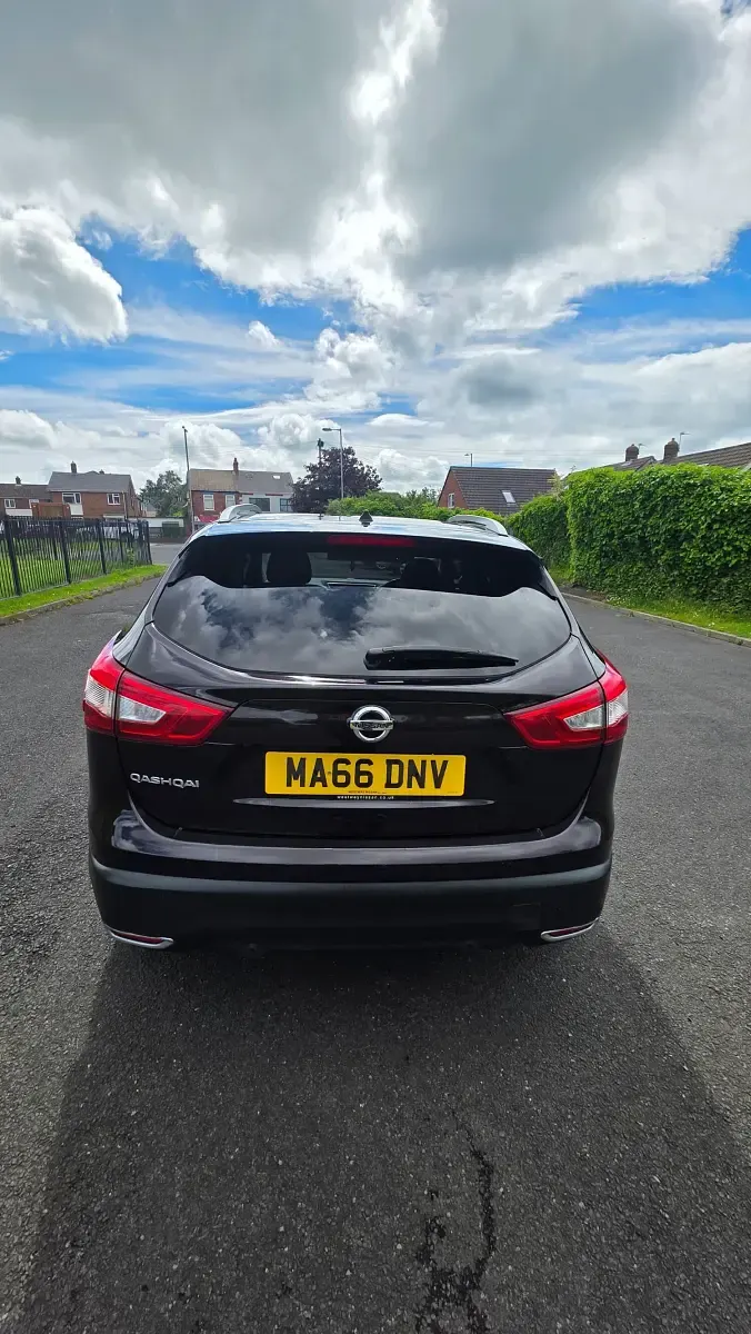 Used Nissan Qashqai N-Connecta 110 HP (80 kW) 2016 Black SUV