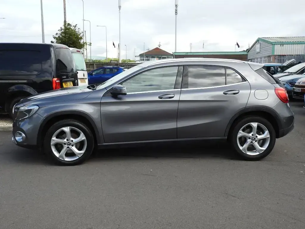 Used Mercedes GLA200 Executive 136 HP (100 kW) 2017 Grey SUV