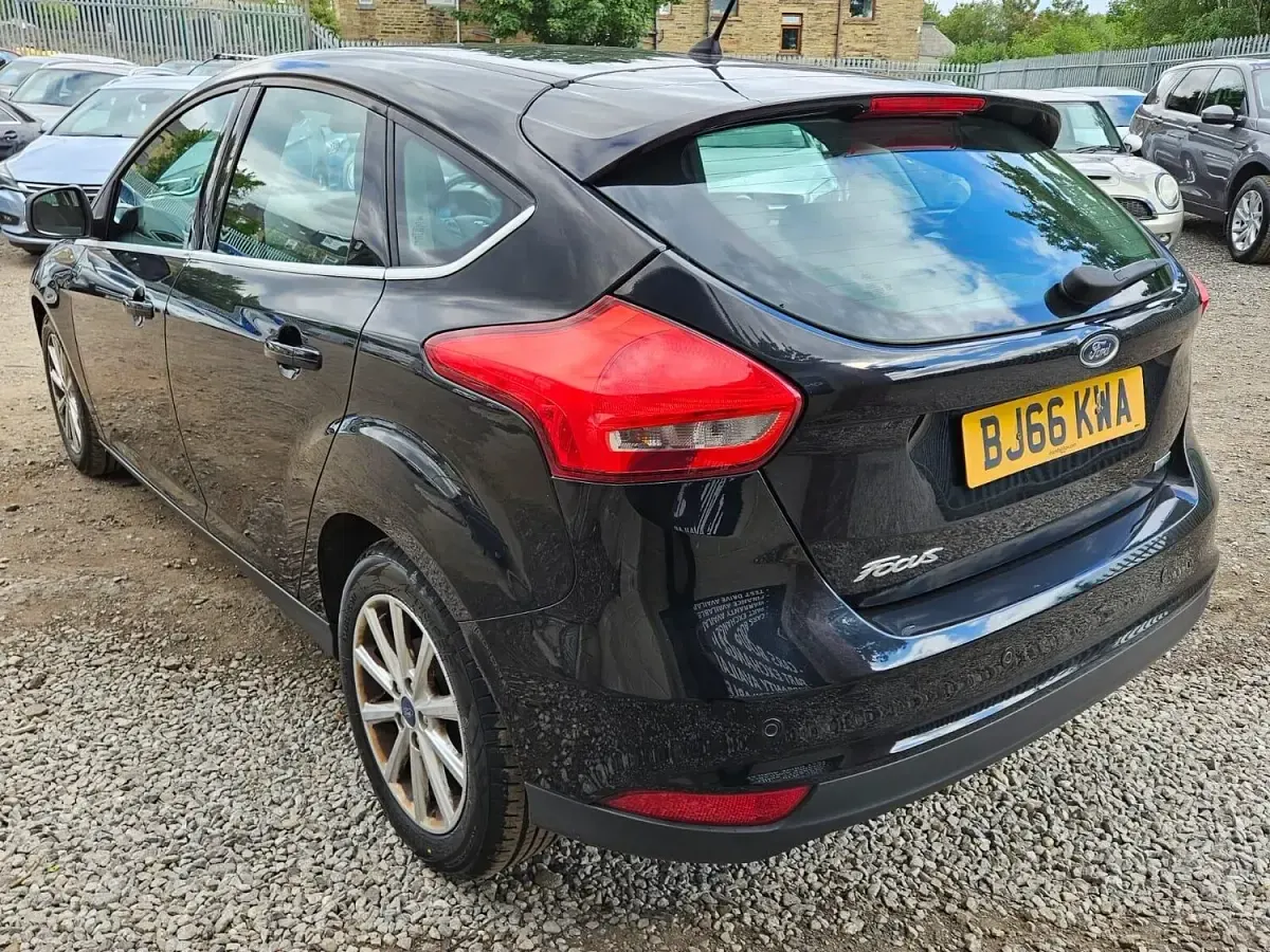Used Ford Focus Titanium 125 HP (91 kW) 2016 Black Hatchback