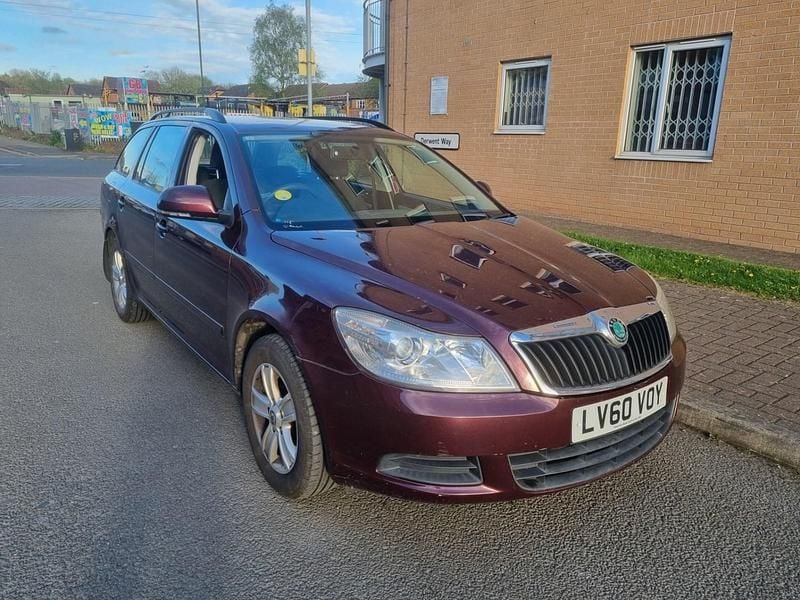 Used Skoda Octavia SE 122 HP (89 kW) 2010 Maroon Estate