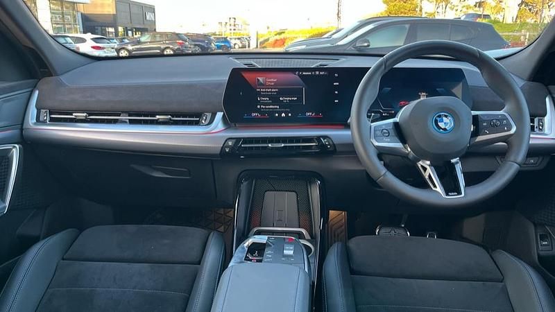 Usado BMW iX2 M Sport 227 kW (309 HP) 2025 Vermelho SUV
