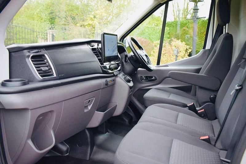 Usado Ford Transit Limited 165 HP (121 kW) 2024 Cinzento Van