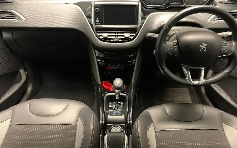 Used Peugeot 2008 Allure 110 HP (80 kW) 2019 Grey SUV