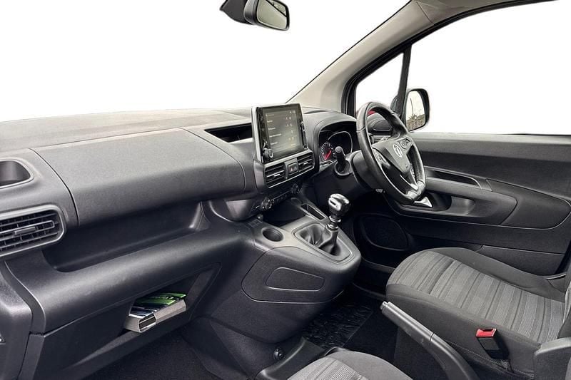 Used Vauxhall Combo S 102 HP (75 kW) 2022 Black MPV