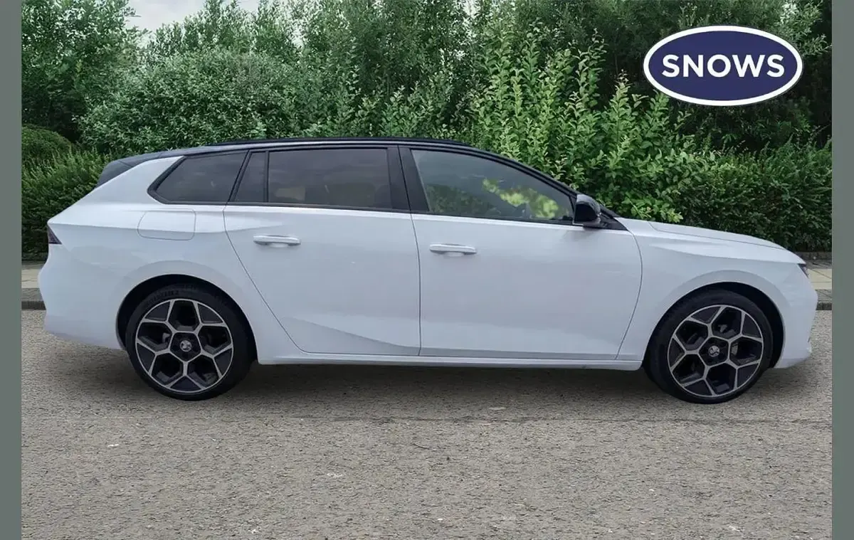 New Vauxhall Astra Ultimate 130 HP (95 kW) 2026 White Estate