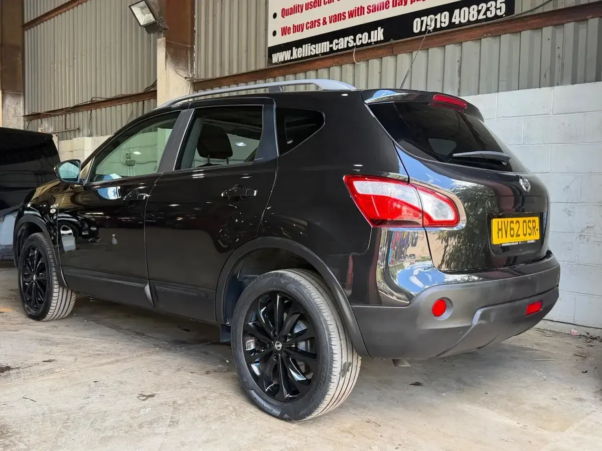 Used Nissan Qashqai N-TEC 110 HP (80 kW) 2012 Black SUV