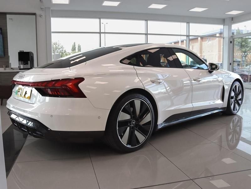 Used Audi e-tron GT quattro Comfort 389 kW (530 HP) 2021 White Sedan