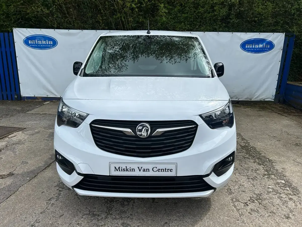 Used Vauxhall Combo 100 HP (73 kW) 2023 White MPV