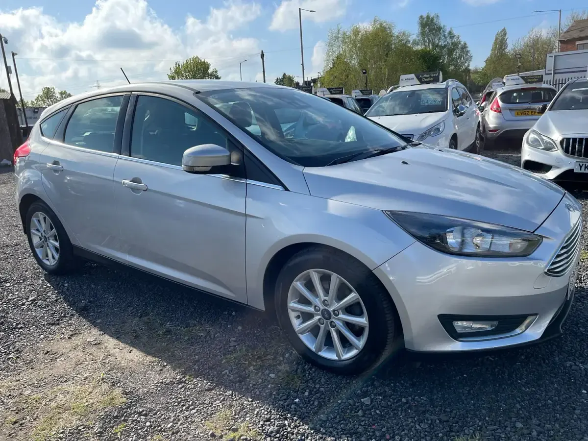 Używany Ford Focus Titanium 125 KM (91 kW) 2017 Srebrny Hatchback