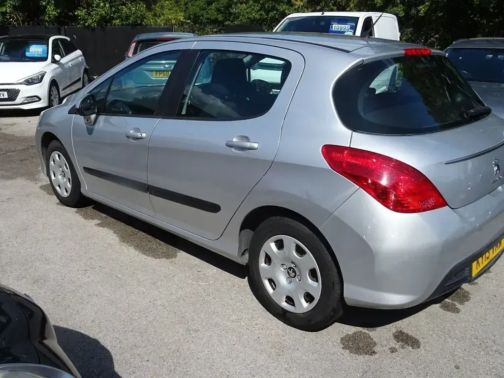 Used Peugeot 308 Access 92 HP (67 kW) 2013 Silver Hatchback