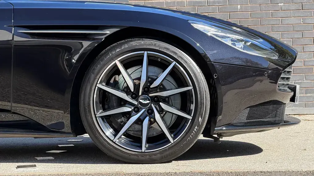Used Aston Martin DB11 600 HP (441 kW) 2017 Black Coupe