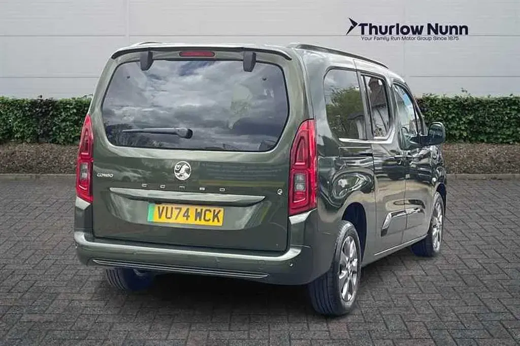 Used Vauxhall Combo Ultimate 100 kW (136 HP) 2025 Green MPV