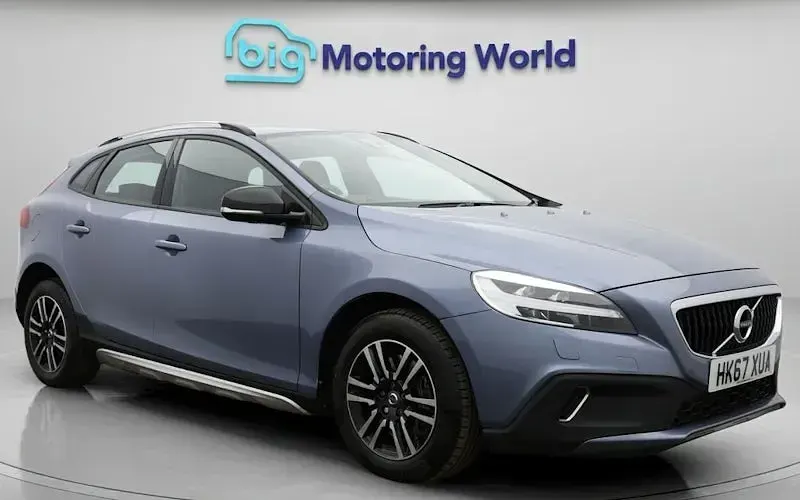 Used Volvo V40 Plus 152 HP (111 kW) 2018 Hatchback