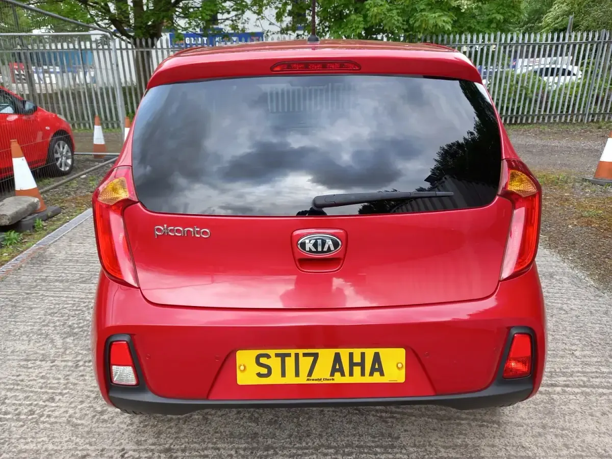 Used Kia Picanto 84 HP (61 kW) 2017 Red Hatchback