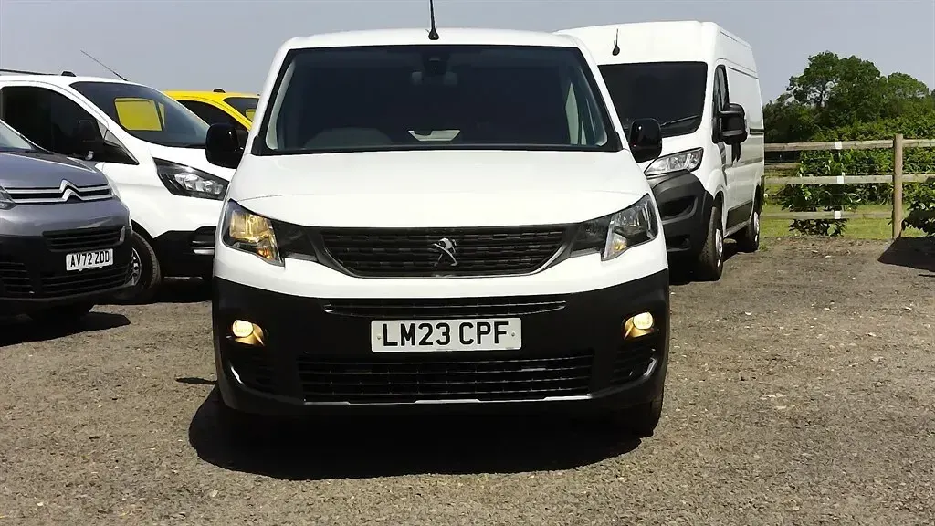 Used Peugeot Partner Premium 131 HP (96 kW) 2023 White MPV