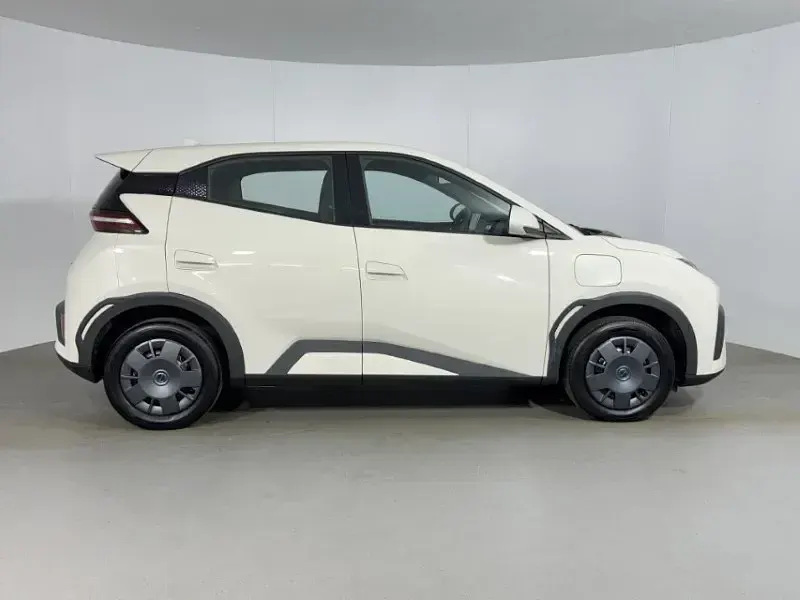 Nuevo BYD Dolphin Active 64 kW (88 CV) 2026 Blanco Utilitario