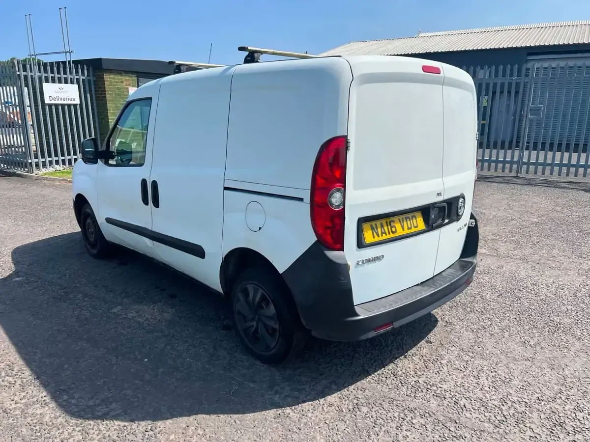 Used Vauxhall Combo 2016 White MPV