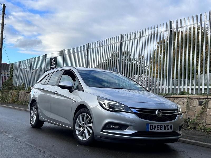 Silver Used 2018 Vauxhall Astra Estate | £4,995 (Good price) - Image 1/4