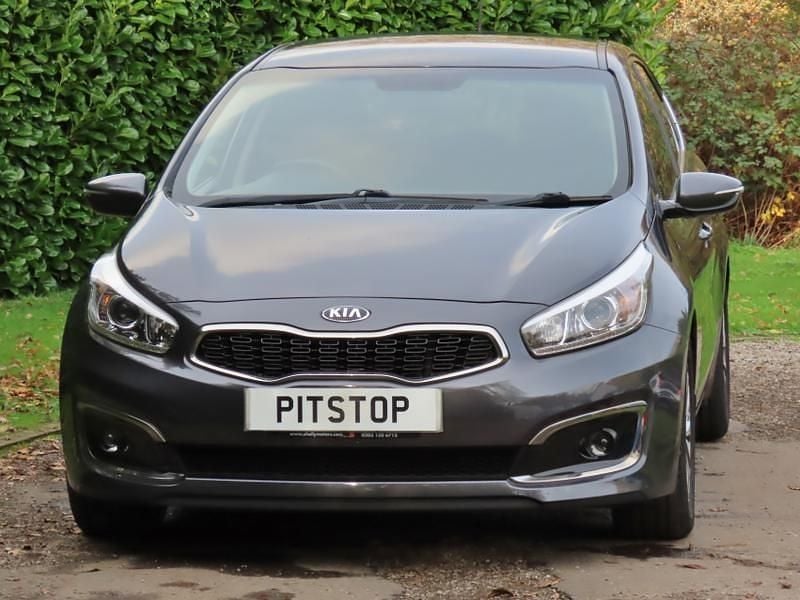 Silver Used 2017 Kia Ceed Hatchback | £8,600 (Fair price) - Image 1/3