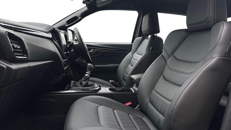New Isuzu D-Max 163 HP (119 kW) 2025 Black Pickup