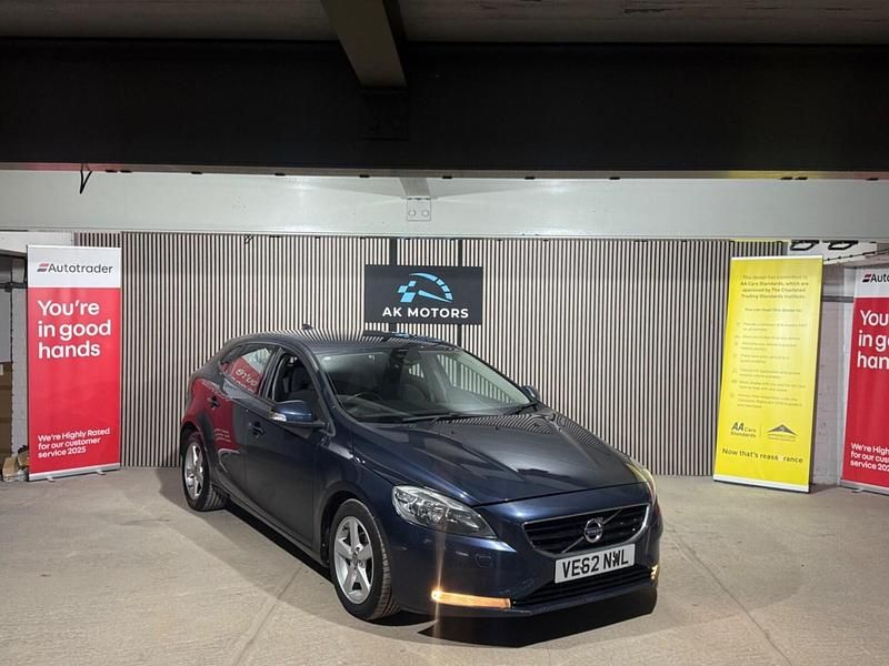 Usado Volvo V40 115 HP (84 kW) 2013 Azul Citadino