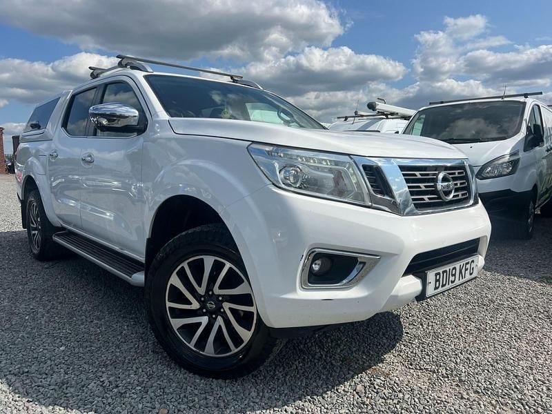 White Used 2019 Nissan Navara Tekna Pickup | £13,395 (Fair price) - Image 1/4