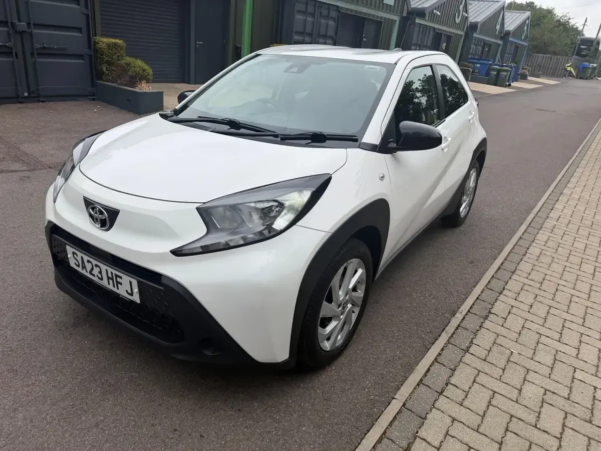 Used Toyota Aygo X PURE 72 HP (52 kW) 2023 White SUV